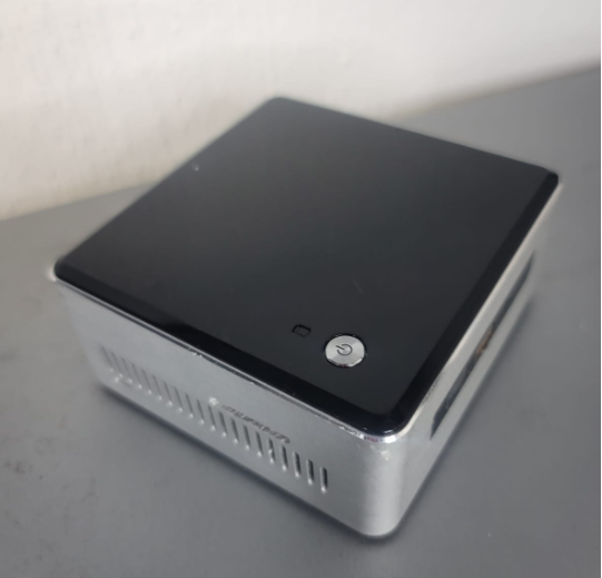 Computadora mini Nuc i5 (De Uso)